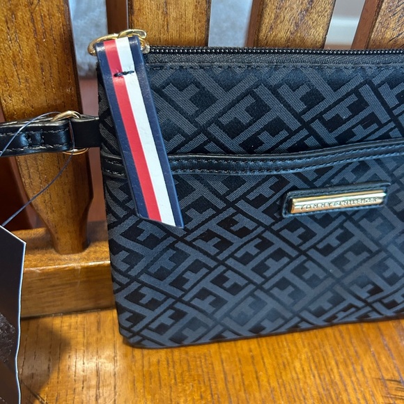 Tommy Hilfiger Black Wristlet Bag NWT - Picture 3 of 9